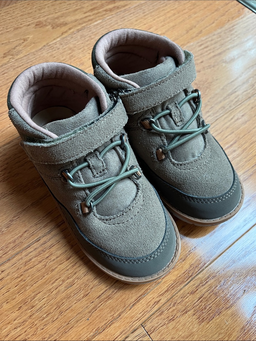 Stride Rite SRT Augustine in Greige, grey brown, khaki colors boots, size 10M